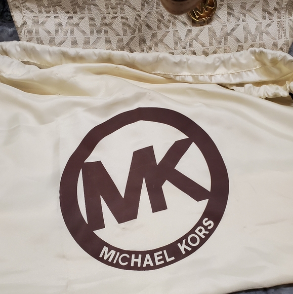 Michael Kors Purse - Picture 6 of 7